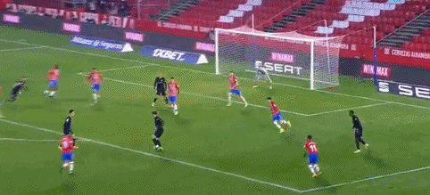 19岁22天，莱比锡边锋迪奥曼德成为德甲历史第二年轻戴帽球员