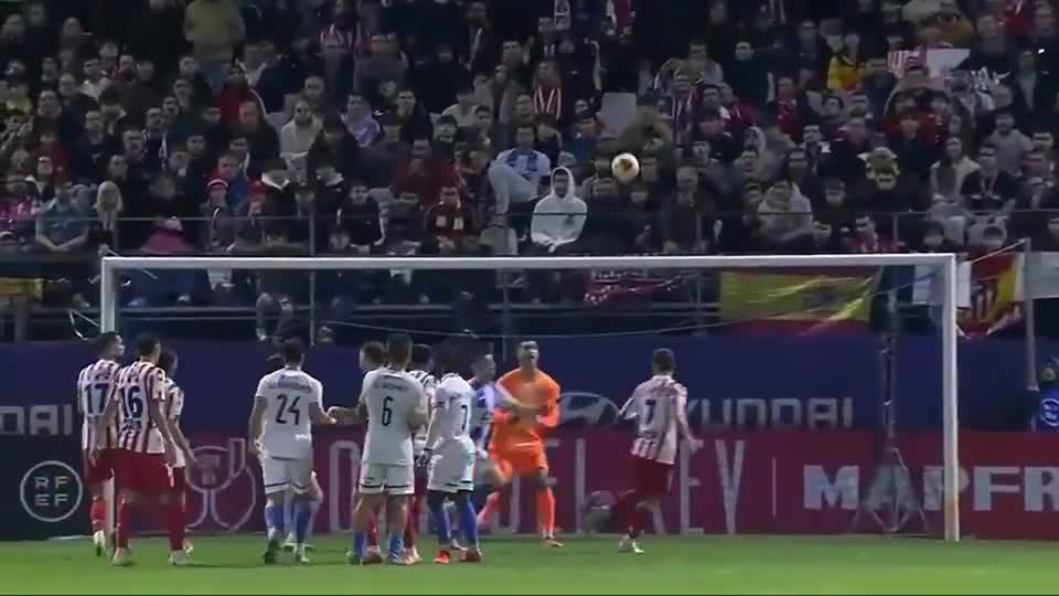 81岁奶奶直播《我的世界》走红 为孙子治疗癌症